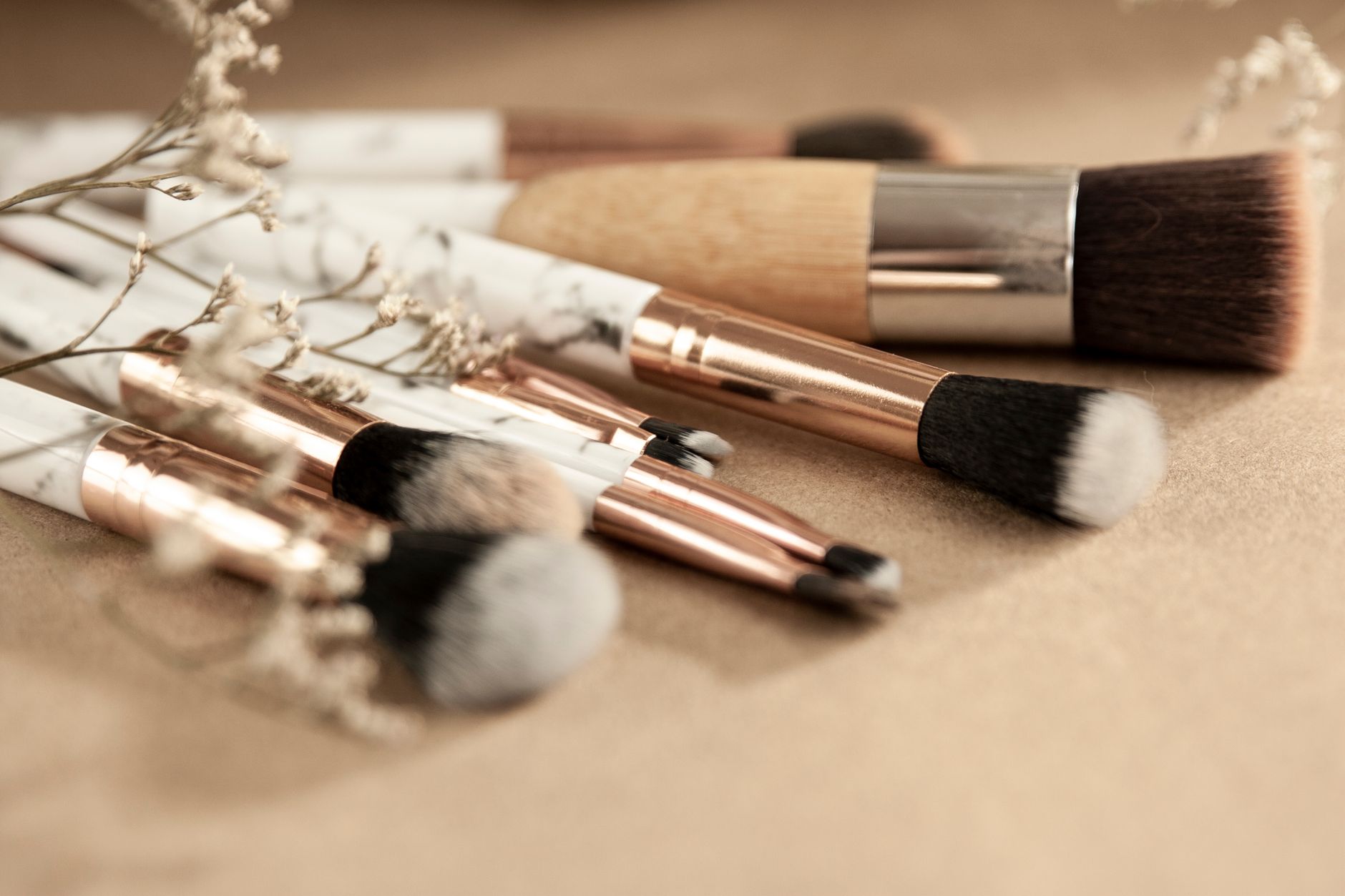 Makijaż, który pielęgnuje. Phlov Make Up wchodzi do polskich drogerii
